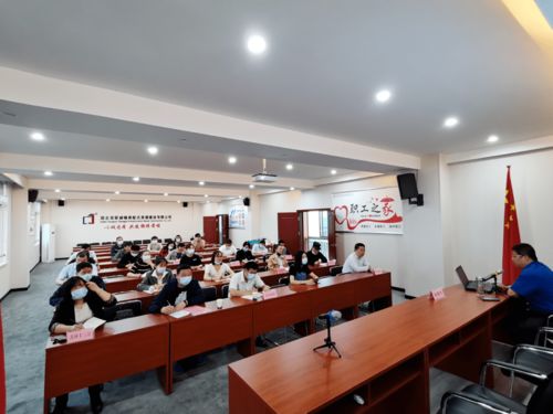 縣產(chǎn)業(yè)發(fā)展服務(wù)中心推動(dòng)黨史學(xué)習(xí)教育深入企業(yè)，助力服務(wù)升級(jí)